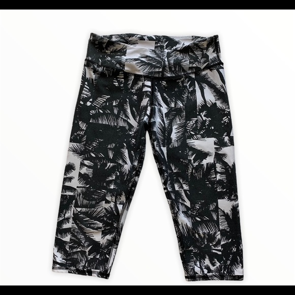 Fabletics Capris Sz S - Picture 1 of 4